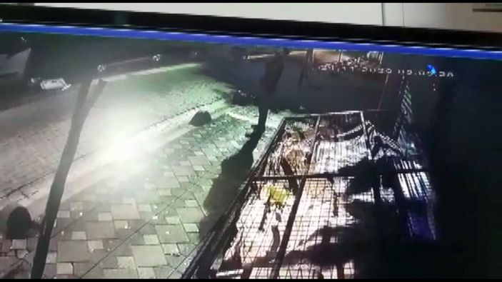 d Zeytinburnu'nda eski komşusunun evini kurşunladı