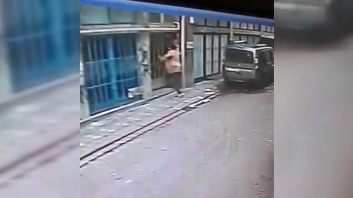 d Zeytinburnu'nda eski komşusunun evini kurşunladı