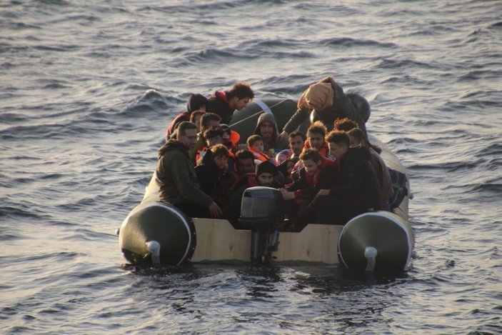 Libya açıklarında göçmenleri taşıyan bot alabora oldu