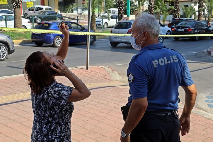 Antalya'da intihar etmek için çatıya çıkan şahıs kontrol altına alındı