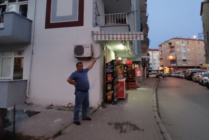 Kocaeli'de balkondan düşen çocuğu marketin tentesi kurtardı