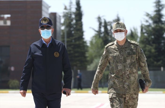 a Hulusi Akar, sınır hattında