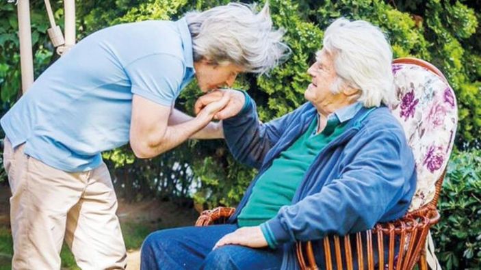 Cüneyt Arkın'dan dikkat çeken paylaşım! Yüreğimiz hep zengin ve genç...