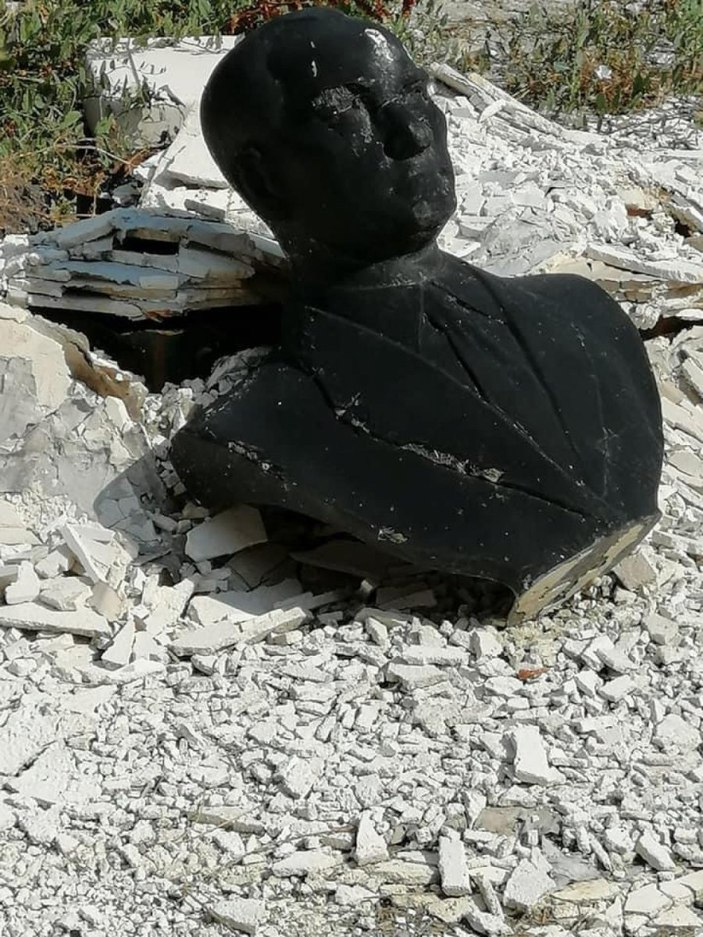 Afyonkarahisar’da Atatürk büstünün bahçeye atılmasına inceleme