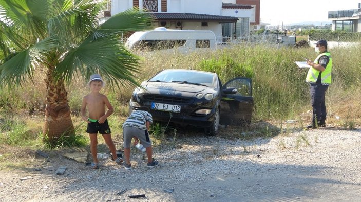 Antalya'da kaza sonrası çocukların oyunu devam etti