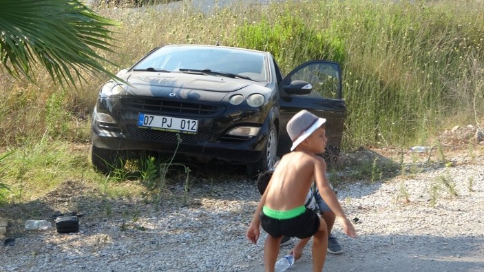 Antalya'da kaza sonrası çocukların oyunu devam etti