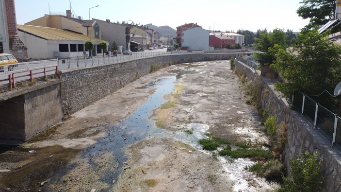 Sivas’ta Tecer Irmağı tamamen kurudu