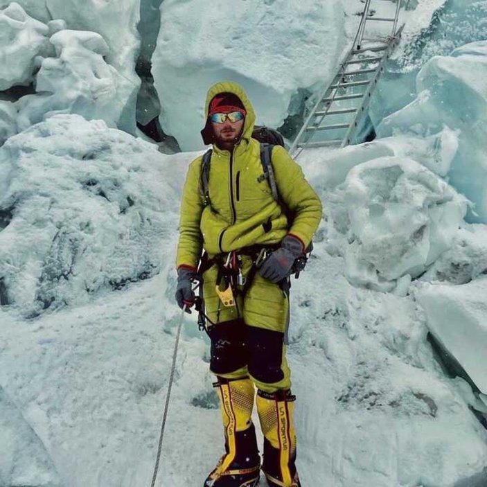 19 yaşındaki Şehroze Kaşif, K2'ye tırmanan en genç dağcı oldu