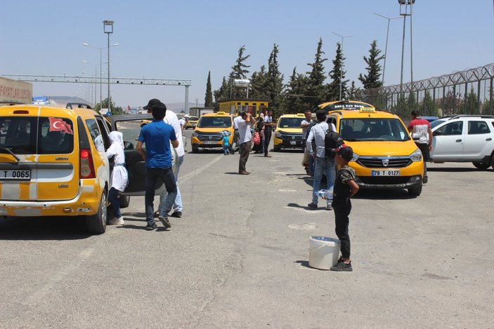Bayram sonrası Suriyeliler, sınır kapılarından Türkiye'ye dönüyor