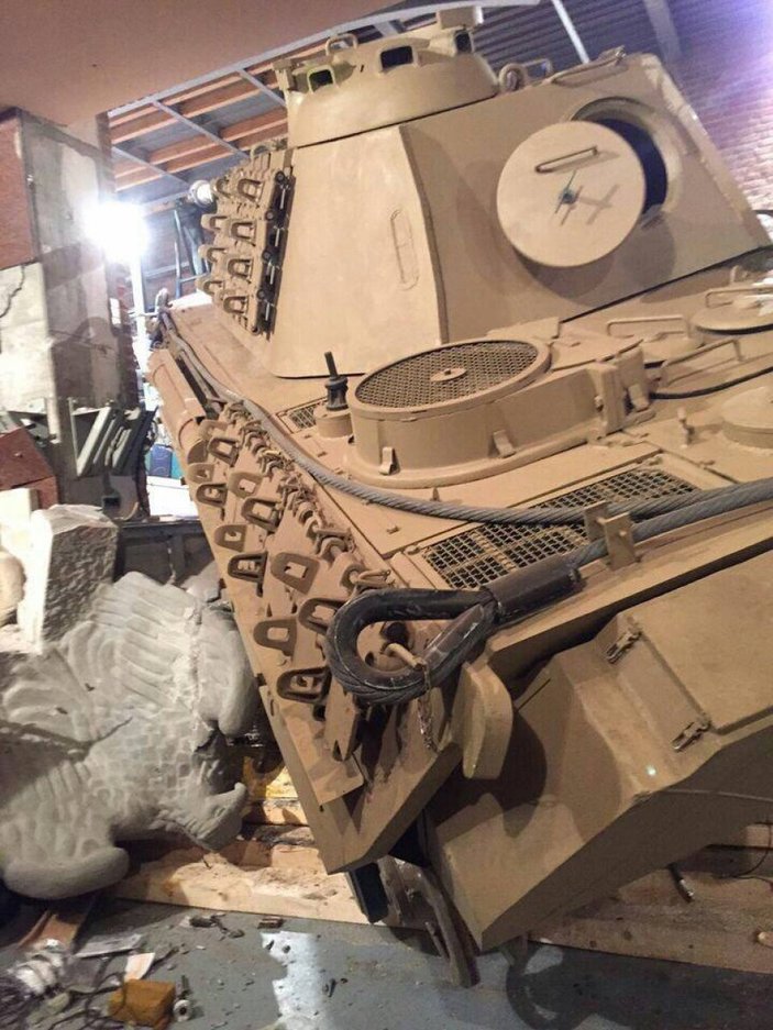 Almanya'da bodrumunda 2. Dünya Savaşı'ndaki tankı sakladı