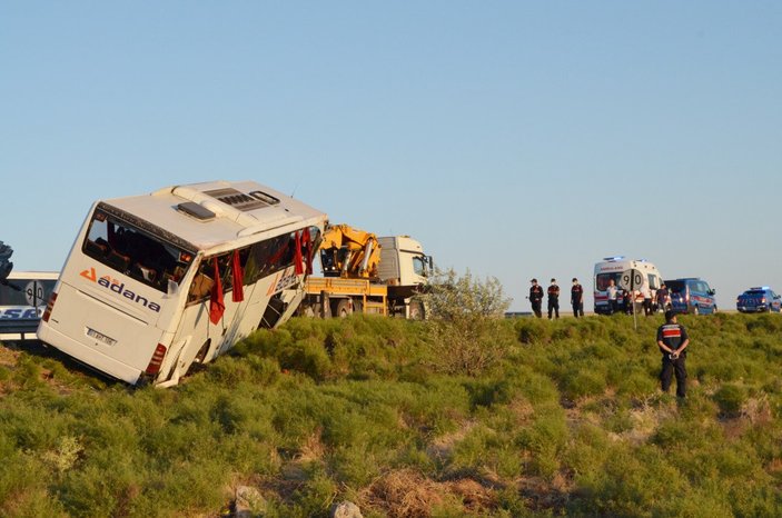 Aksaray’da yolcu otobüsü şarampole devrildi
