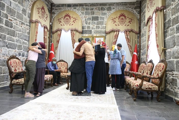 Diyarbakır'da oturma eylemi yapan 3 aile daha evlatlarına kavuştu