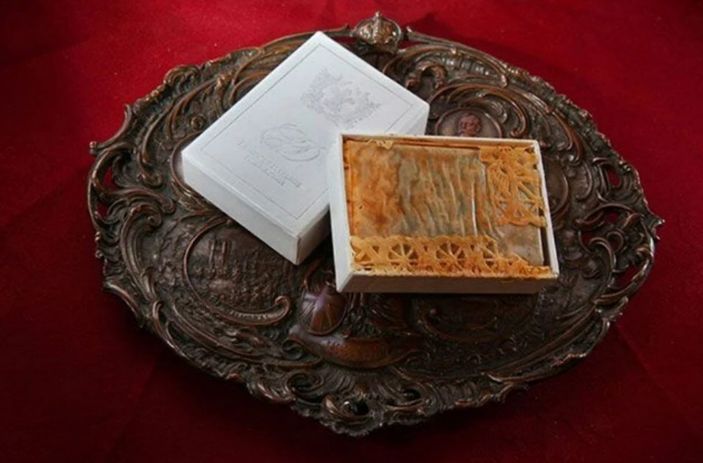 Prenses Diana ile Prens Charles'ın düğün pastası satılıyor! Pastanın satış fiyatı..