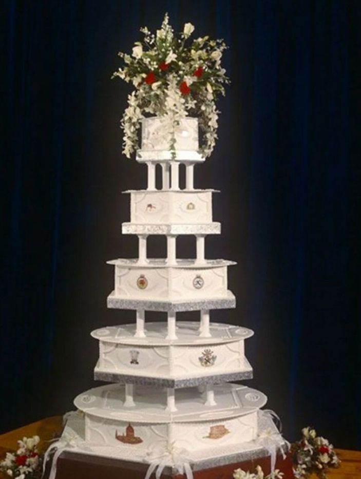 Prenses Diana ile Prens Charles'ın düğün pastası satılıyor! Pastanın satış fiyatı..