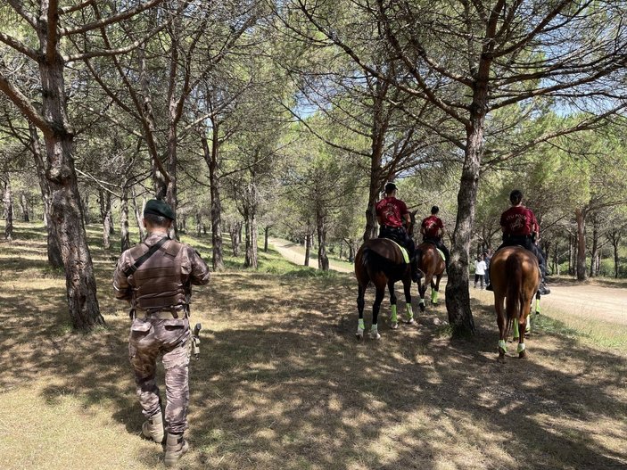 Sultangazi'de polisler ormanlık alanlarda denetim yaptı