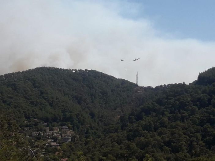 i Yangın nedeniyle Marmaris - Datça yolu ulaşıma kapandı