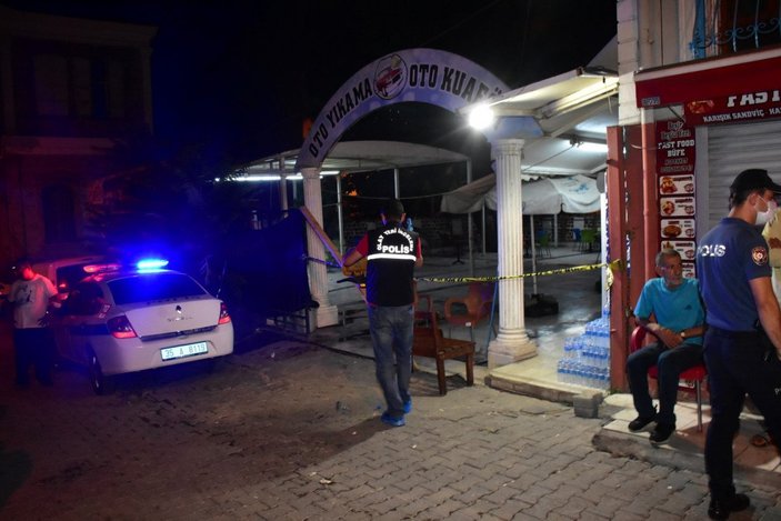 İzmir'de kavga çıktı: 1’i ağır 2 yaralı