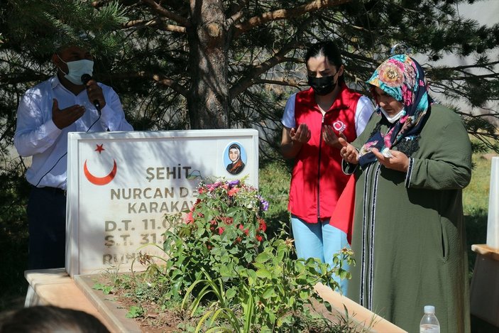 Sivas’ta şehit Bedirhan bebek ve annesi mezarları başında anıldı