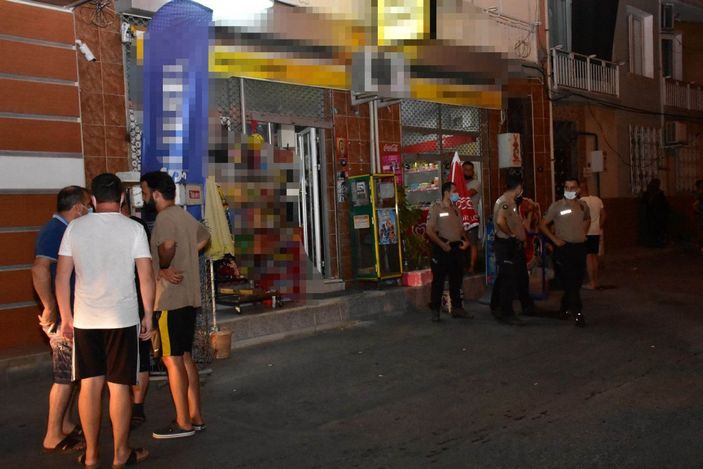 İzmir'de kavga sırasında iş arkadaşının karısını bıçakladı