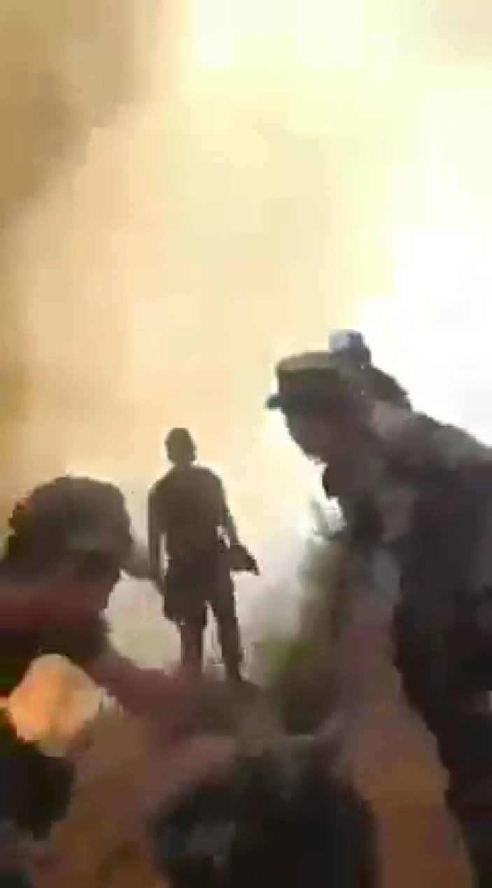 Askerler, Marmaris'teki orman yangınında alevlerin ortasında kaldı
