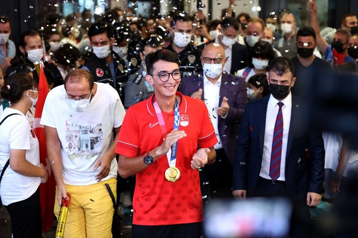 Olimpiyat şampiyonu Mete Gazoz İstanbul'da