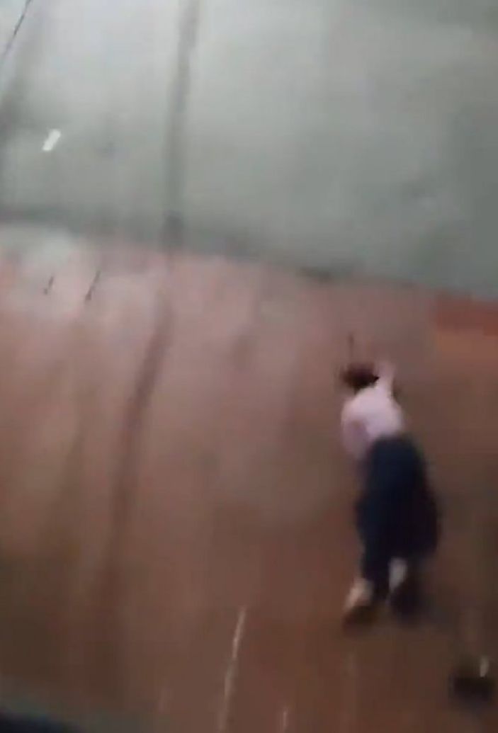 Kolombiya'daki partide, sarhoş kadın camdan düştü