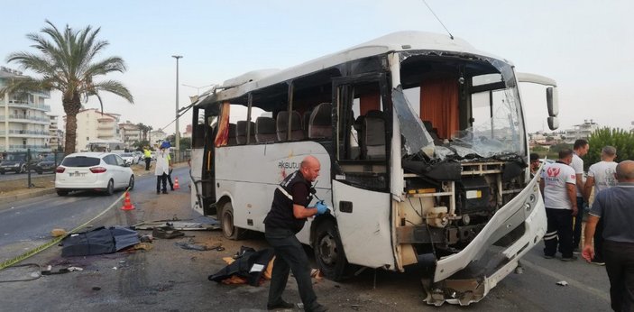 Antalya'da havaalanına giden otobüs takla attı