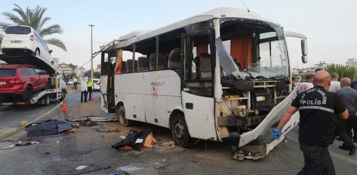 Antalya'da havaalanına giden otobüs takla attı