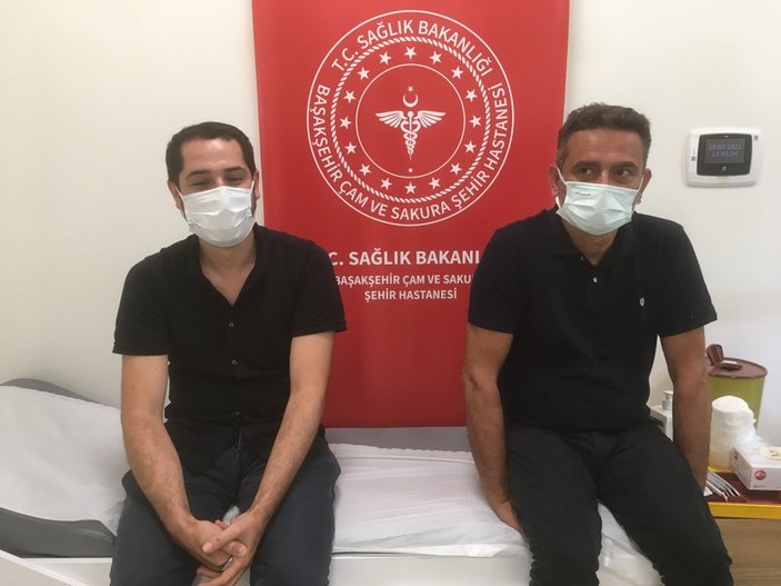 İstanbul'da vatandaş, arkadaşlarını koronavirüs aşısı yaptırmaya götürüyor