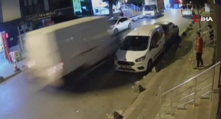 Çekmeköy’de alkollü sürücü 10 araca çarptı