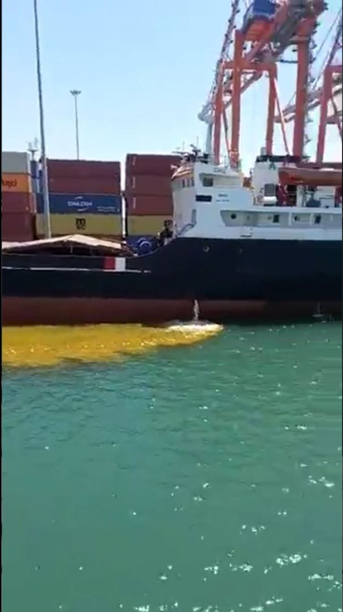 Mersin'de geminin paslı suyunu denize boşaltması tepki topladı
