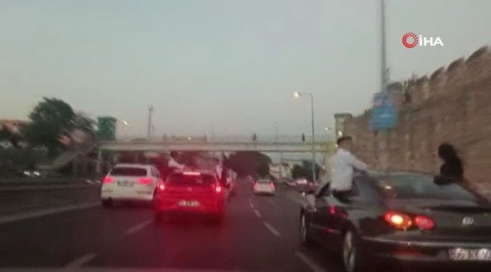 Bakırköy’de düğün konvoyunun trafikteki tehlikeli ilerleyişi kamerada