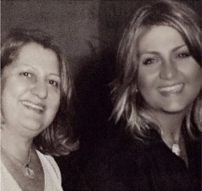 Sibel Can'dan doğum günü TBT'si: Annesiyle benzerliği hayrete düşürdü!