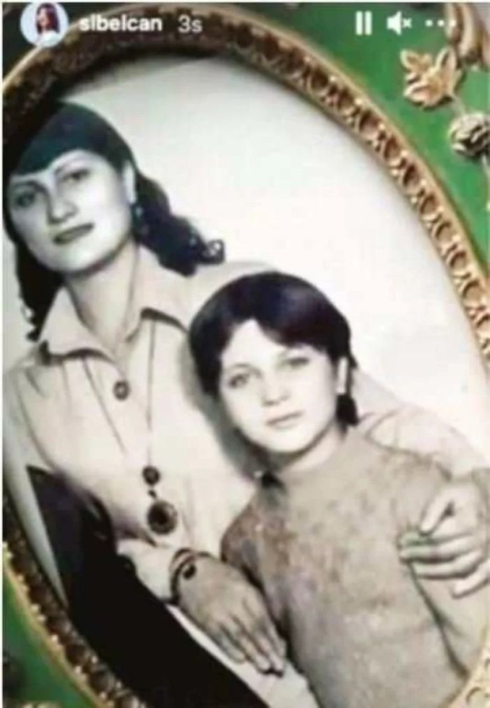 Sibel Can'dan doğum günü TBT'si: Annesiyle benzerliği hayrete düşürdü!