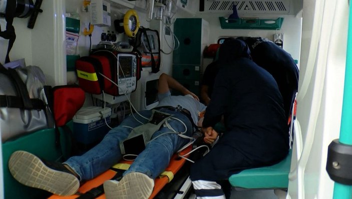 Ümraniye'de servis ile ticari minibüs çarpıştı: 1 ölü, 5 yaralı