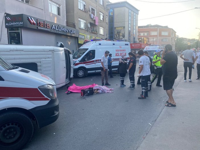 Ümraniye'de servis ile ticari minibüs çarpıştı: 1 ölü, 5 yaralı
