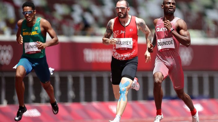 Ramil Guliyev Tokyo'da 200 metre yarışında yarı finalde