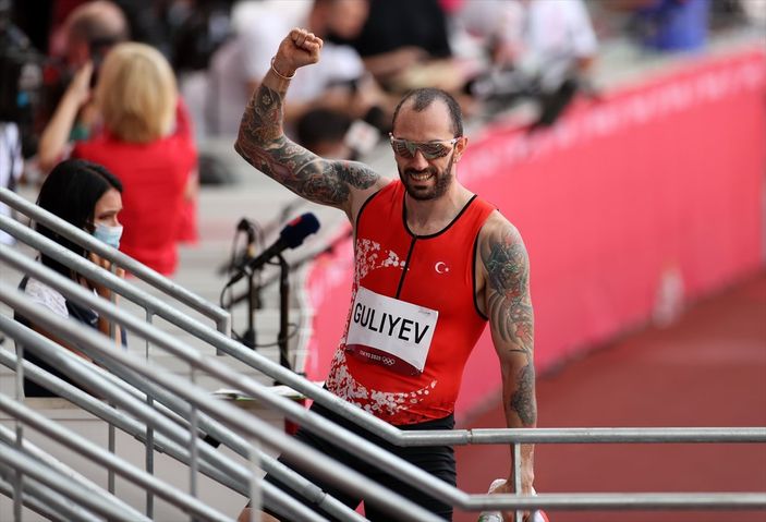 Ramil Guliyev Tokyo'da 200 metre yarışında yarı finalde