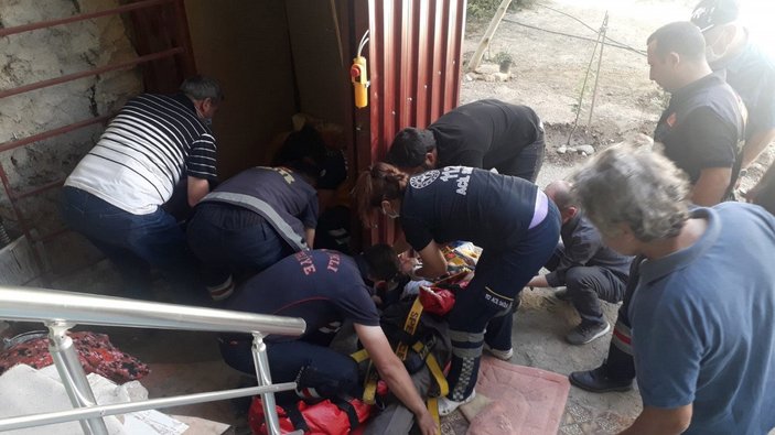 Afyonkarahisar'da asansörün halatı koptu, 2 kardeş ağır yaralandı