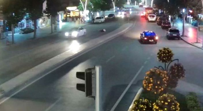 i Tokat'ta ilginç kaza: Yaya otomobilin üzerine koştu