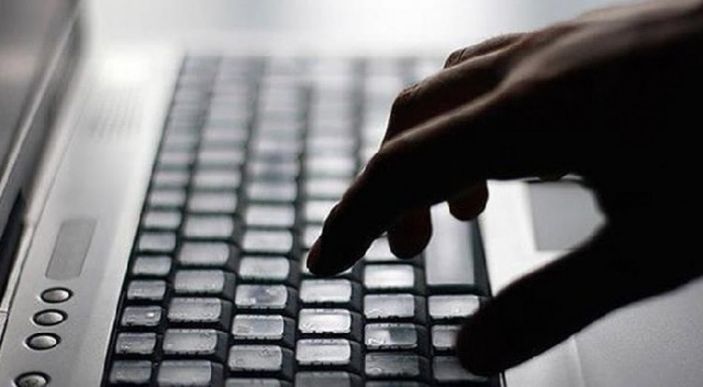 Dezenformasyo uzmanı Mark Owen Jones, 'Help Turkey' etiketini değerlendirdi