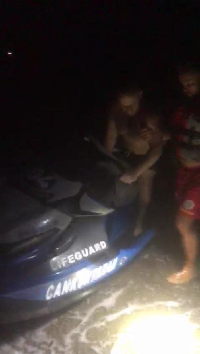 d Sakarya'da akıntıya kapılan adam son anda kurtarıldı