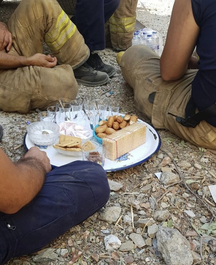 Yangın bölgesindeki personelin zorlu mücadele şartları