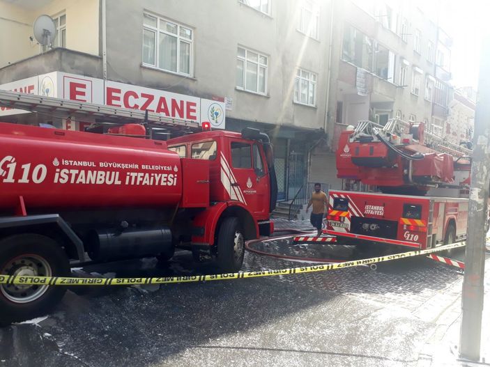 i Küçükçekmece'de 5 katlı binada yangın çıktı