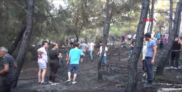 İzmir'de söndürme çalışmalarında halk ekiplere destek oldu