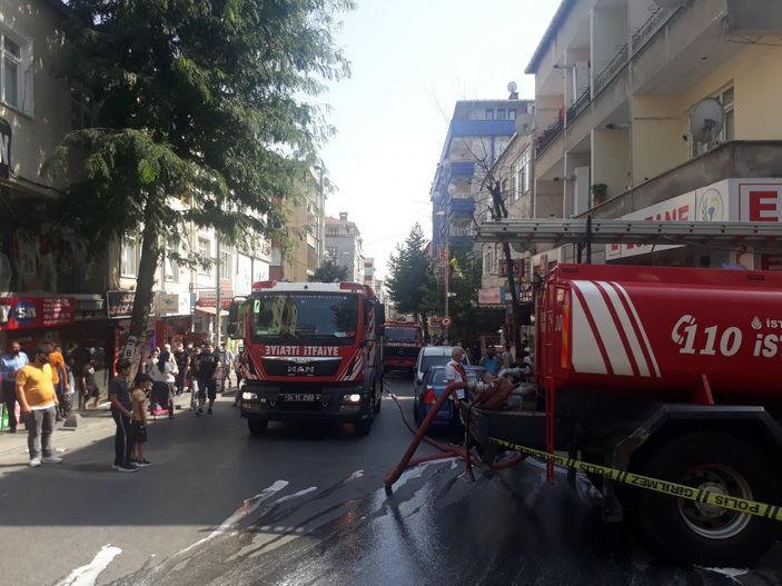 i Küçükçekmece'de 5 katlı binada yangın çıktı