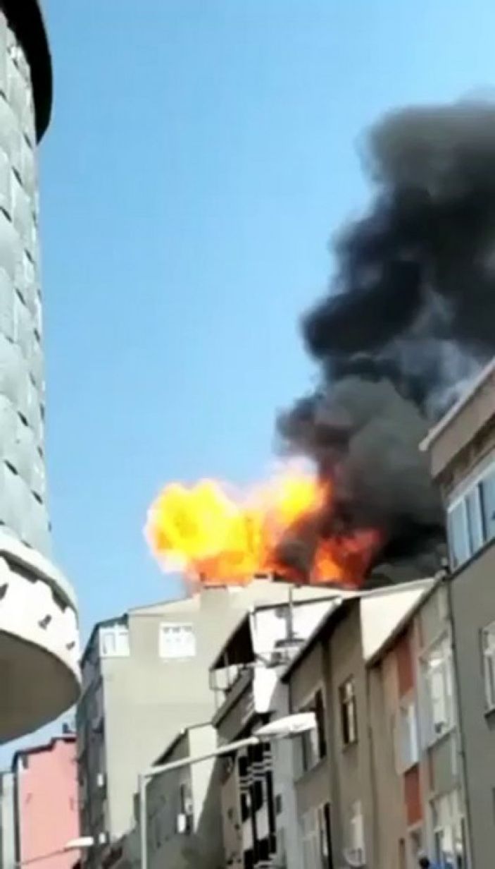 i Küçükçekmece'de 5 katlı binada yangın çıktı