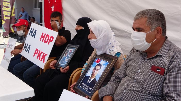 Muş'ta 3 kişinin teslim olmasını HDP binası önünde halay çekerek kutladı