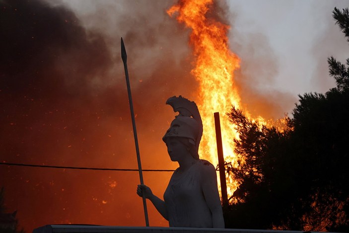 Yunanistan'da orman yangınlarına yenileri eklendi