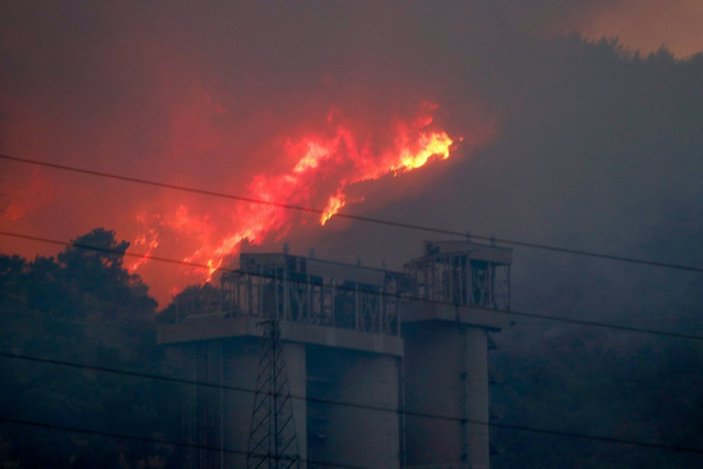 Milas'taki yangın termik santrale ulaştı